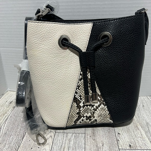 Steve Madden Handbags - NWT Steve Madden Purse small crossbody black/white